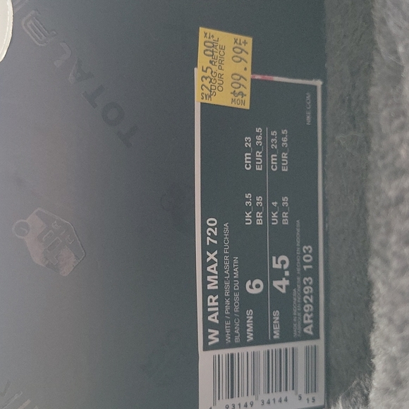 Nike Airmax Sneakers - Picture 2 of 5